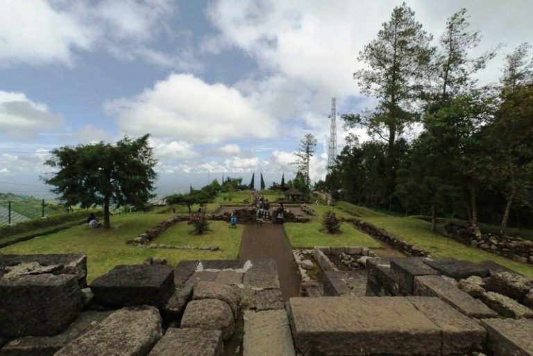 Candi Ceto, five meters under the cloud