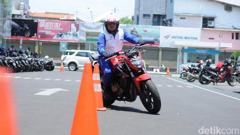 Instruktur Safety Riding Astra Motor Semarang