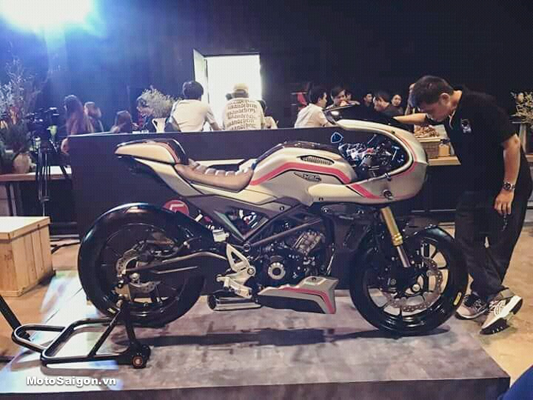 CB150R Cafe Racer Dengan Half Fairing