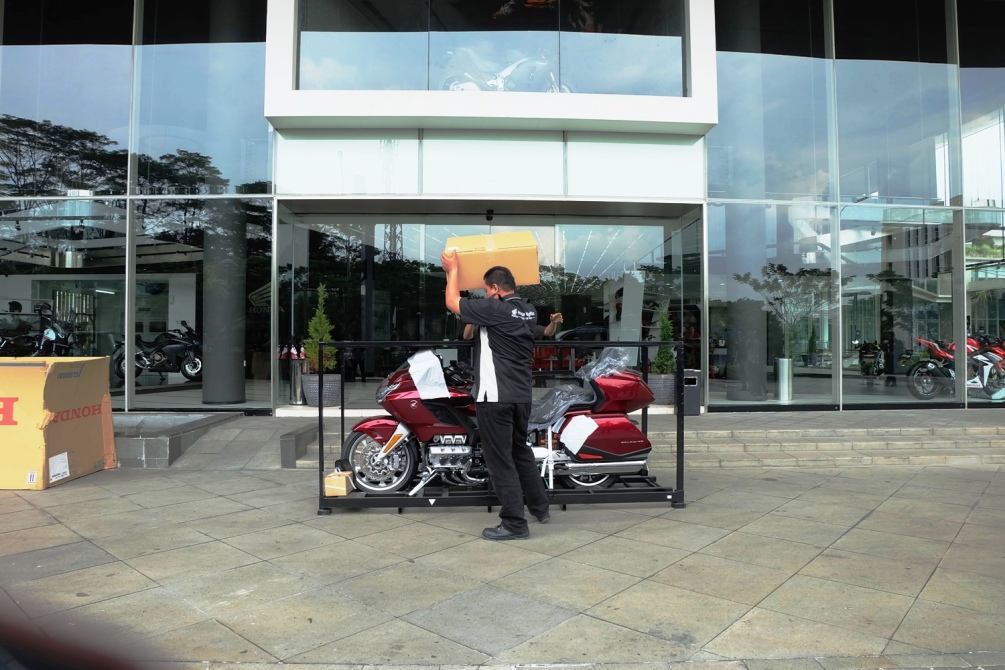 Astra Motor Serahkan Unit Pertama Honda Gold Wing Kepada Konsumen Loyal