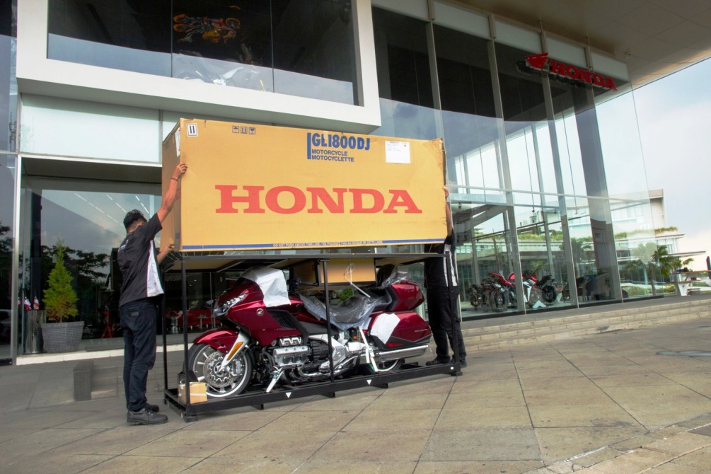 Astra Motor Serahkan Unit Pertama Honda Gold Wing Kepada Konsumen Loyal