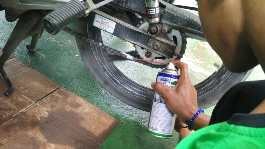 Tekiro Tools Gandeng Polda Metro Jaya Gelar Program Servis dan Ganti Oli Motor Gratis