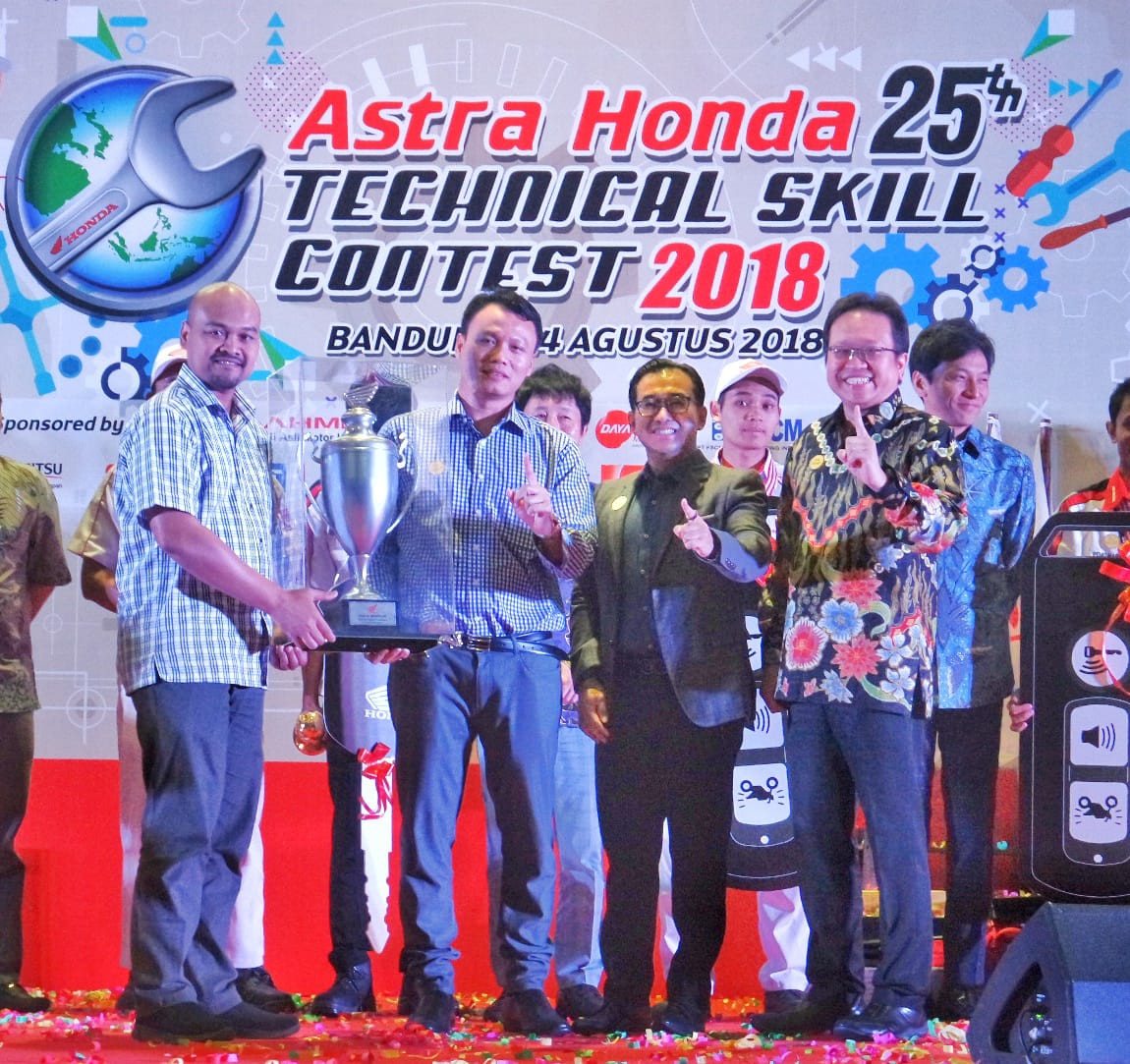 Service Advisor dan Teknisi AHASS Astra Motor Jateng Sabet Juara di AH-TSC 2018