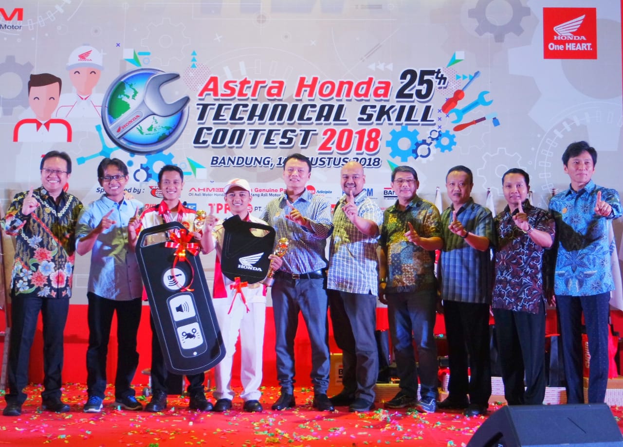 Service Advisor dan Teknisi AHASS Astra Motor Jateng Sabet Juara di AH-TSC 2018